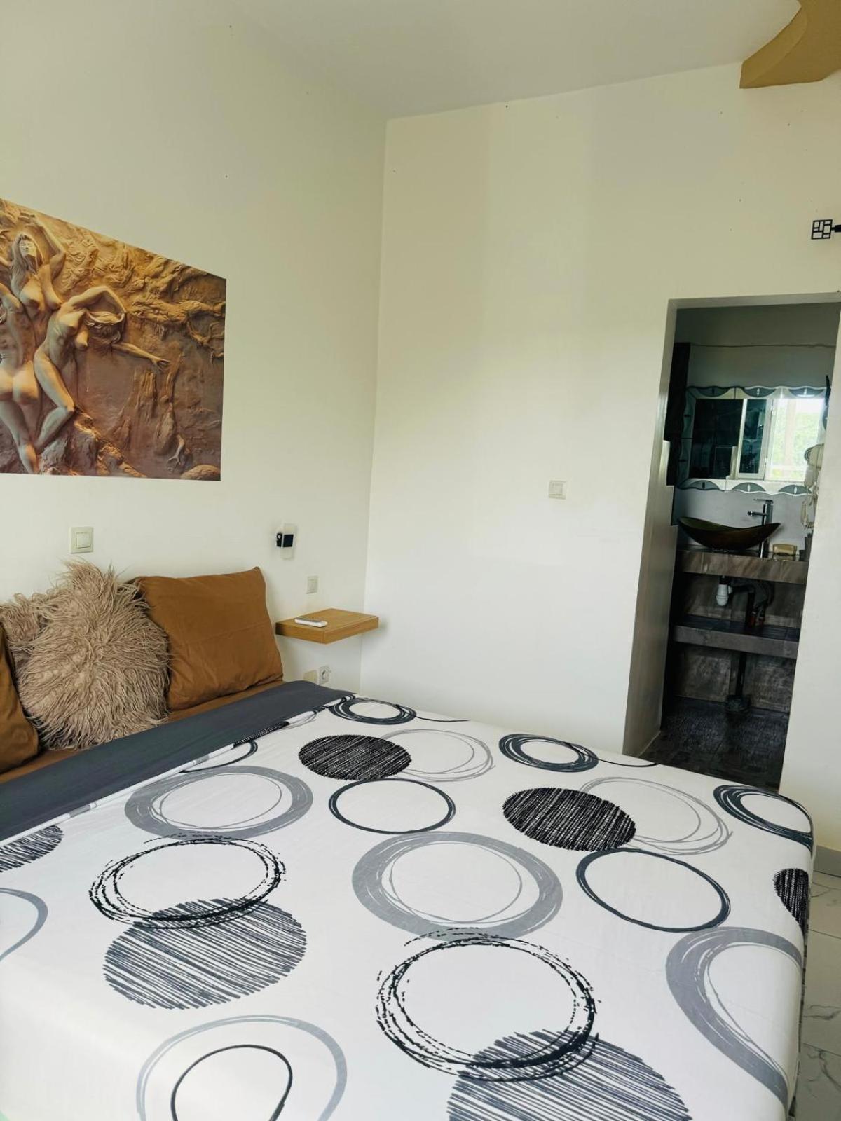 Bed and Breakfast Grace House Jacuzzi Saly Exterior foto