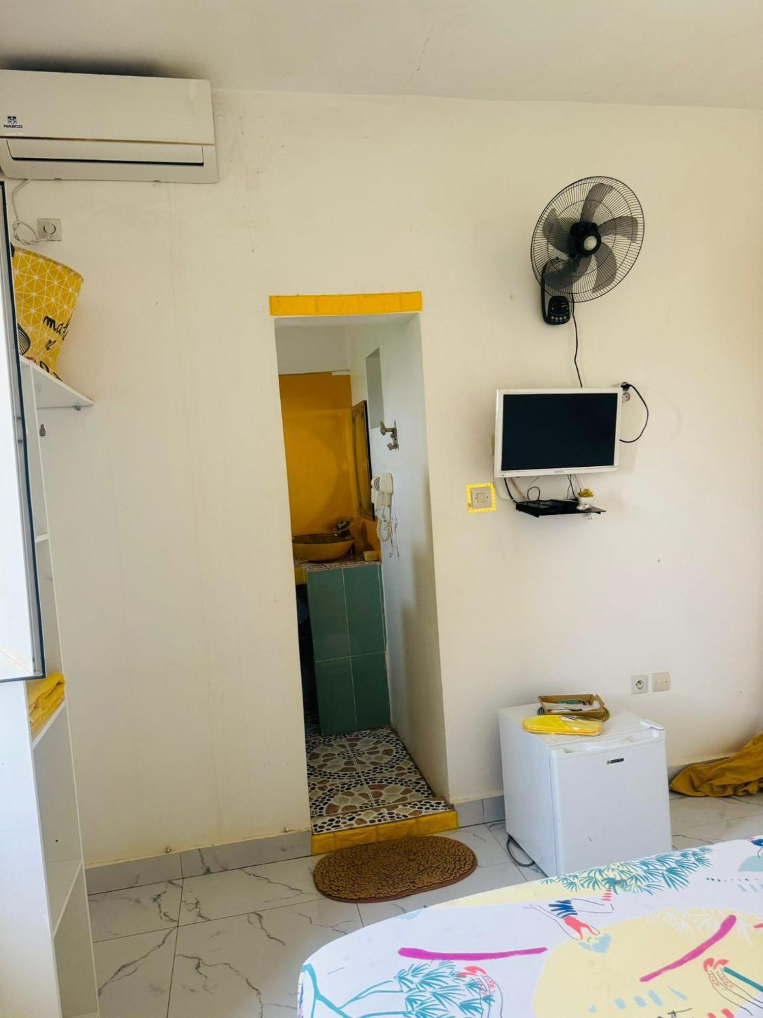 Bed and Breakfast Grace House Jacuzzi Saly Exterior foto