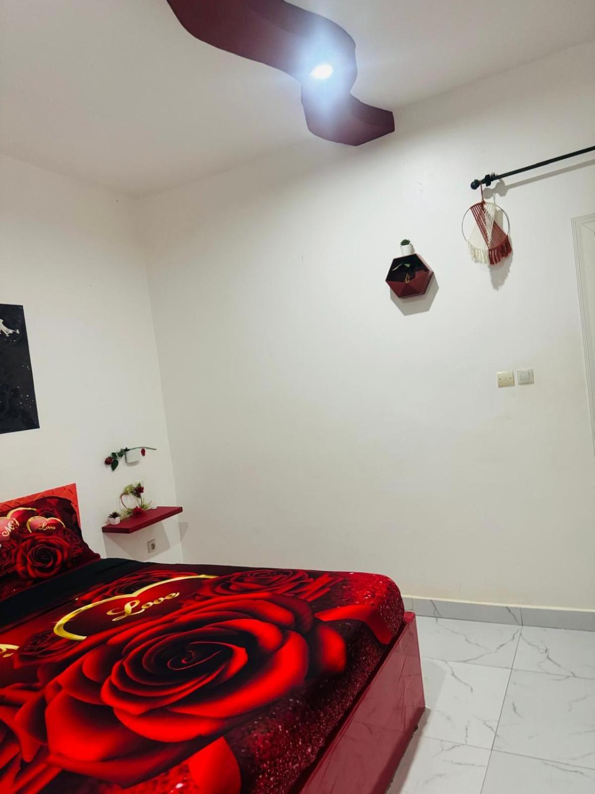 Bed and Breakfast Grace House Jacuzzi Saly Exterior foto