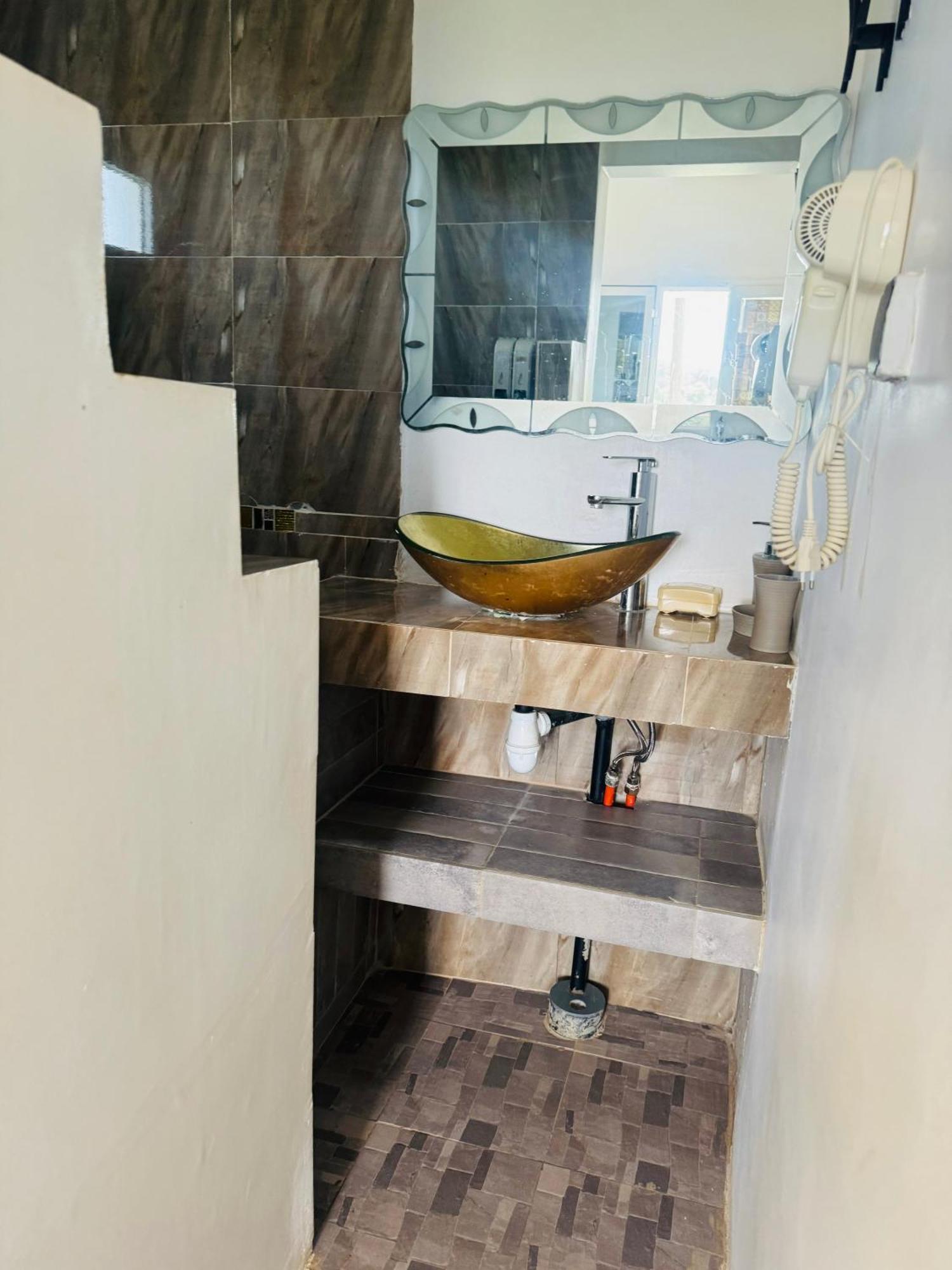Bed and Breakfast Grace House Jacuzzi Saly Exterior foto